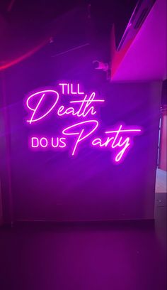 Dance Club Nightclub, Neon Sayings Quote, Quotes Aesthetic Neon, Club Nightclub, Yandex Music, Night Club Neon Signs, Purple Neon Aesthetic Quotes, Neon Rave