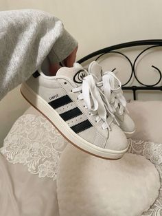 Adidas Campus Shoes, Pretty Sneakers, Shoes For School, Back To School Shoes, Colorful Sneakers, Trendy Shoes Sneakers, Preppy Shoes, Pretty Shoes Sneakers, Shoes Outfit Fashion