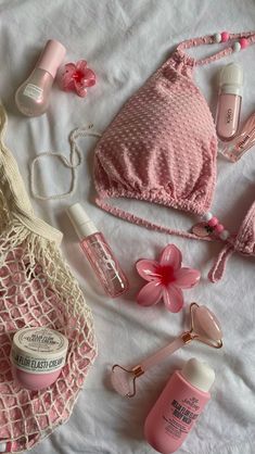 Summer Bikinis Coquette, Pink Lifestyle, Pink Beach, Pink Girly Things, Pink Vibes, Foto Ideas Instagram, Coconut Girl, Girls World, Essential Bag