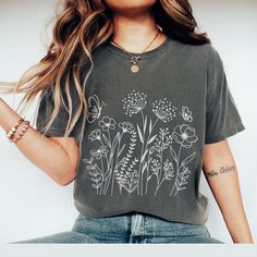 🌸 Embrace Nature's Beauty with our Wildflower and Butterfly Shirt! 🦋 Calling all flower enthusiasts and garden lovers! Elevate your wardrobe with our stunning Flower shirt, featuring a minimalist design adorned with delicate wildflowers and graceful butterflies. It's not just a shirt; it's a celebration of nature's wonders. Crafted with the utmost care, our Flower shirt is a testament to both style and comfort. Made from 100% ring-spun cotton, this Comfort Colors garment-dyed t-shirt offers un Short Sleeve T-shirt With Plants Print For Gardening, Botanical Short Sleeve Tops With Relaxed Fit, Graphic Tee Crew Neck T-shirt, Spring Crew Neck T-shirt For Outdoor, Spring Short Sleeve T-shirt For Gardening, Spring Gardening Short Sleeve Tops, Relaxed Fit T-shirt For Gardening In Spring, Casual T-shirt For Gardening In Spring, Casual Spring T-shirt For Gardening