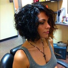 Inverted Hairstyles, Curled Bob Hairstyle, Long Angled Bob Hairstyles, Curly Inverted Bob, Bob Riccio, Weave Bob Hairstyles, Graduated Bob Hairstyles, Bobbed Hairstyles With Fringe