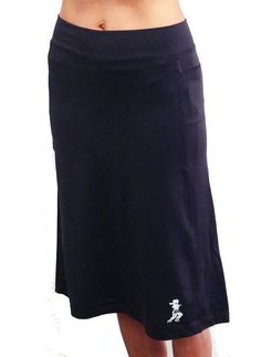 Black Spirit Athletic Skirt Solid Color Knee-length Lined Tennis Skirt, Hip-length Lined Skirt With Relaxed Fit, Casual Knee-length Lined Tennis Skirt, Casual Knee-length Tennis Skirt, Knee-length Casual Tennis Skirt, Black Relaxed Hip-length Skirt, Hip-length Black Relaxed Skirt, Modest Workout Clothes, Black Spirit