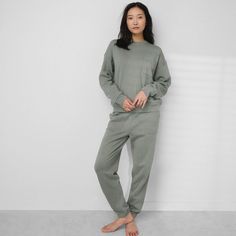 Sweats have officially evolved (consider it natural selection). An innovative blend of breathable cotton and Washable Silk, this isn’t your average sweatsuit. We designed our Silksweats™ to be effortlessly oversized, giving you equal parts style and comfort. An interior of luxuriously cozy sherpa back, it’s 100% reversible for a two-in-one look. Match it with the Silksweats™ Reversible Jogger for a complete ‘fit. Relaxed Fit Activewear For Lounging, Oversized Crew Neck Sweatshirt For Relaxation, Relaxed Sweats For Winter Lounging, Relaxed Fit Sweats For Winter Lounging, Winter Relaxed Fit Sweats For Lounging, Oversized Sweatshirt For Relaxation, Relaxed Fit Sweats With Straight Hem In Athleisure Style, Relaxed Fit Sweats For Lounging In Winter, Relaxed Fit Sweats For Everyday