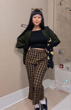 Business Casual Outfits Pop Of Color, Academia Outfit Midsize, 90s Inspired Outfits Plus Size, 90s Pleated Skirt Outfit, Swaggy Outfits Plus Size, Kpop Concert Fits Plus Size, Dark Aesthetic Outfits Plus Size, Grunge Business Casual Plus Size, Business Casual Whimsigoth