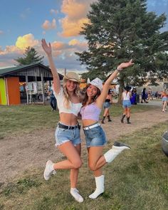 #morganwallen#countrymusic#country#ct2022 Concert Poses, Country Concerts, Concert Fits, Country Concert, Vintage Boots, Country Life, Cute Casual Outfits, Casual Outfits