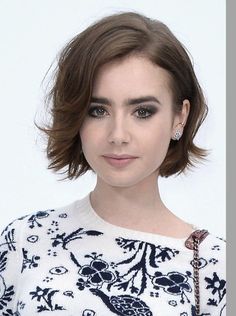 Lily Collins Short Hair, Kort Bob, Cool Short Hairstyles, Short Hair Tutorial, Popular Haircuts, Short Bob Haircuts, Cute Hairstyles For Short Hair, Trending Hairstyles, Lily Collins