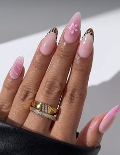 Chrome French Tip Designs, Light Pink Nails Design, Bali Nails Design, Paris Nails Designs, Pink Fall Nails Designs, Bling Almond Nails, Pointy Almond Nails, Pink Almond Nails Design, Pink French Tip Nails Almond