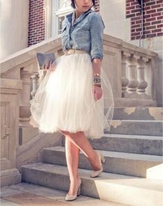 Love the skirt!! Rok Tile, Weekend Mode, White Tulle Skirt, Gonna In Tulle, Ballerina Skirt, Mode Tips, Denim And Diamonds, Denim Chic