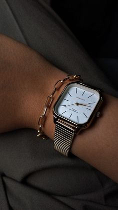 How To Style Watch With Bracelets, Women’s Watch Aesthetic, Silver Watch With Bracelets Women, Square Dial Watch Women, Silver Watch For Women, Watch Woman Aesthetic, Analog Watch Women, Watch For Women Classy, Vintage Watches Women Classy