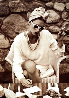 Photography Layout, White Sunglasses, Jane Birkin, Looks Street Style, Trending Sunglasses, Look Vintage, White Photo, Kate Moss