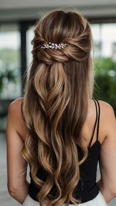 Simple Wedding Hairstyles Blonde, Bridesmaid Hairstyles Half Up Bun, Half Up Half Down Bridesmaid Hair Brunette, Bridesmaid Hairstyles Half Up Half Down Long Hair, Curly Bridesmaid Hairstyles Down, Whimsical Bridesmaid Hair, Wedding Hairstyles Loose Curls, Bridal Hairstyles Long Hair, Diy Bridesmaid Hair