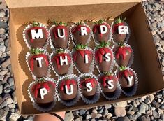 Skull Chocolate Covered Strawberries, Halloween Chocolate Covered Strawberries For Boyfriend, Spooky Strawberries, Bday Caption, Boyfriend Treats, Glam Bottles, Halloween Chocolate Covered Strawberries, Bae Gift