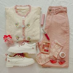 Pastel Outfits Aesthetic, Bratz Cloe, Pastel Outfit, Clothing Haul, Funky Outfits, Aesthetic Clothing, Photo Couple, T Shirt And Jeans, Outfit Inspo Fall