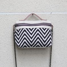 White Geometric Bag For Everyday Use, Geometric Shoulder Bag For Everyday, Everyday Geometric Bag, White Geometric Everyday Bag, Everyday Geometric White Bag, Everyday Geometric White Bags, Geometric Shopping Bags, Black And White Waves, Bags To Make