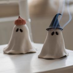 Air Dry Clay Ghosts Diy, Slap Pottery, Clay Ideas Halloween, Pottery Ghost, Das Clay, Halloween Decor Diy, Ghost Candles, Boo Tiful, Halloween Clay