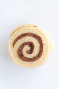 some kind of food that is on top of a white surface with a spiral design