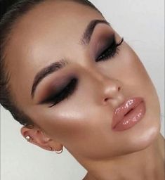 Gala Make Up, Makeup Party Night, Lipstick Contour, Skin Inspiration, Eyeshadow Lips, Rosa Make-up, Glitter Mascara, Eyeliner Glitter, Contour Makeup Tutorial