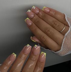 Short French Tip Nails With Design Simple, Short Nails Ideas Elegant, Short Square Overlay Nails, Small Nails Design Summer, Simple Cute Nails Square, Elegant Short Acrylic Nails, Nail Art For Natural Short Nails, Shorts Nails Ideas Gel, Active Length Nail Designs