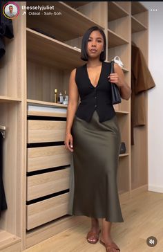 Hot Office Woman Outfit, Chill Casual Outfits, Business Casual Outfits Skirts And Dresses, Court Outfits For Women, Mother Archetype Aesthetic Clothes, Sunday Ootd, Timeless Chic Outfits, Church Fits Black Women, Outfit Holiday