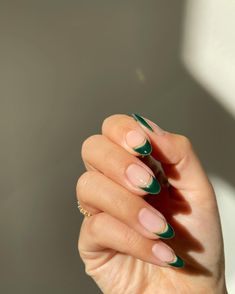 40+ Dark Green Nail Designs You Need To Try! - Prada & Pearls Nail Art Vert, Emerald Nails, Dark Green Nails, Green Nail Designs, French Tip Nails, Chrome Nails, Square Nails