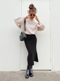 Black Midi Skirt Outfit, Black Maxi Skirt Outfit, Midi Skirt Outfit Winter, Knit Skirt Outfit, Skirt Outfit Fall, Black Skirt Outfits, Skirt Knit, Midi Skirt Black, Midi Skirt Outfit