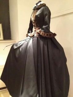 Riding habit of Empress Elisabeth of Austria (aka Sisi) 1863. Empress Of Austria, Empress Elisabeth Of Austria, Elisabeth Of Austria, Empress Elisabeth, Victorian Elegance, Victorian Dresses, 1800s Fashion