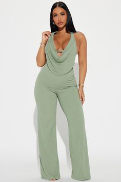 Sage Fashion, Glam Closet, Quick Braids, Stephanie Rao, Womens Fashion Casual Chic, Jumpsuit Outfits, Glamorous Dresses, Leg Stretching, Resin Table