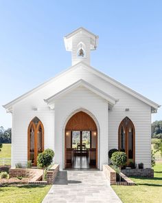 The Chapel at The Valley Estate Chapel Design Ideas, Home Chapel Ideas, Modern Wedding Venue Exterior, Chapel Design Architecture, Church Building Design Exterior, Church Exterior Design, Modern Church Architecture, Modern Chapel