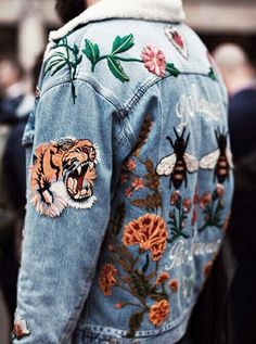 Denim jacket Jean Jacket Patches, Jumpsuit Denim, Patch Jeans, Denim Jacket Patches, Moda Jeans, Jacket Denim, Bohol, Patched Jeans, Patches Jacket