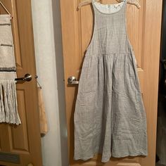 Nwt Hem & Thread Cotton Gray Sleeveless Dress With Pockets. Button Back Closure. Extra Buttons. Size S Sleeveless Gray Maxi Dress For Spring, Gray Sleeveless Midi Dress For Summer, Sleeveless Gray Vacation Dress, Casual Gray Sleeveless Maxi Dress, Gray Sleeveless Vacation Dress, Gray Sleeveless Dress For Vacation, Sleeveless Buttoned Summer Maxi Dress, Cotton Sleeveless Buttoned Dress For The Beach, Sleeveless Cotton Dress With Buttons For The Beach