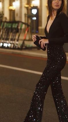 Elegantes Party Outfit, Sequins Pants Outfit, Casual Chique Stijl, Glitter Pants, Chique Outfit, Party Outfits Night, Fiesta Outfit, Looks Country, Vegas Outfit