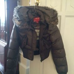 Y2k Winter Coat, How To Style A Puffer Jacket, Y2k Winter Jacket, Y2k Puffer Jacket, 2000s Jacket, Jackets Y2k, Fur Puffer Jacket, Y2k Coat, Puffer Jacket With Fur