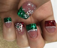 Christmas Nails Green, Christmas Dip, Holiday Nails Christmas, Green Nail Art, Holiday Nail Designs, Green Nail Designs, Fancy Nails Designs, Cute Christmas Nails