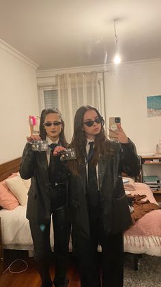 Halloween, Halloween outfit, carnaval outfit, mib outfit, mib agent outfit Undercover Agent Costume, Men In Black Vs Aliens Spirit Week, Undercover Spy Costume, Halloween Detective Costume, Me In Black Costume, Spy Outfit Halloween, Spy Costume Women Halloween, Spy Outfit Aesthetic