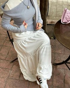 White Hijab Outfit, White Hijab, Aesthetic Hijab, Hijab Summer, Stylish Outfits Casual, Hijab Fashion Summer, Modesty Outfits, Cute Modest Outfits