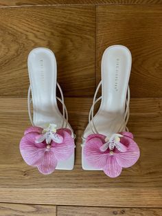 Beautiful orchid heels perfect for your summer holiday or any special occasion. Flower Kitten Heels, Orchid Heels Outfit, Orchid Sandals, Orchid Shoes, Orchid Heels, Flower High Heels, Blue Orchid Flower, Flower Heels, Flower Sandals