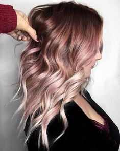 Someone please let me do this!!! 💕 Neutral Skin, Gold Hair Colors, Hair Color Rose Gold, Color Highlights, Beautiful Chocolate, Spring Hair, Ombré Hair, Hair Color Highlights, Rose Gold Hair