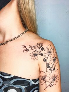 Tatuagem de orquídeas Orchid Tattoo Design, Shoulder Tattoos For Females, Shoulder And Arm Tattoo, Orchid Tattoo, Blossom Tattoo, Cherry Blossom Tattoo, E Tattoo, Discreet Tattoos, Tattoo Cover-up