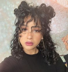 90s Bun, 2 Buns, Curly Hair Designs, Bun High, Hair Pic, Half Bun Hairstyles, Messy Curly Hair, Curly Bun Hairstyles, Curly Bun