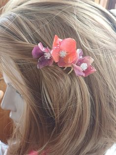 Japanese Kanzashi style hairpin looks gorgeous on any colours hair. Flexibility of flowers gives you many options for hair decor. Can be used for everyday. Thanks about your looking and have a wonderful shopping 🛍. Flowers Japanese, Japanese Kanzashi, Hair Decor, Hair Accessories Gift, Style Japonais, Wedding Hair Pins, Accessories Wedding, Resin Flowers, Wedding Hair Accessories