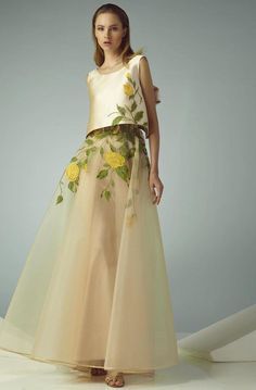 자수 디자인, Gowns Online, Bateau Neckline, Embroidery Fashion, Designer Gowns, Beautiful Gowns, Couture Dresses, Fancy Dresses, Stylish Dresses