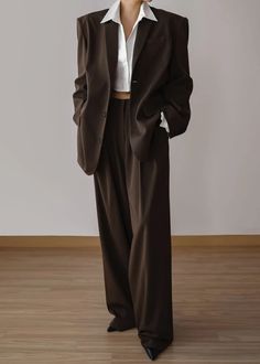 Dark Brown Suit Women, Business Suit Aesthetic, Oversized Suit Outfit, Brown Jacket Outfit Woman, Oversized Suit Women, Brown And Black Outfits, Prom Suit Women, Disco Clothing, Oversized Suit Jacket