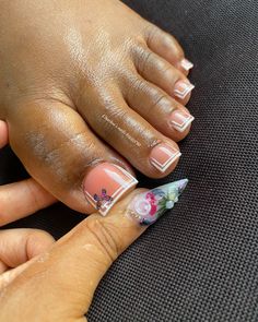 Pedicure On Brown Skin, Birthday Toes Nails Design, Chrome Toe Nails Designs, Baddie Toe Nails, Toe Nails Designs, Painted Acrylic Nails, Stilleto Nails Designs, Pink French Nails