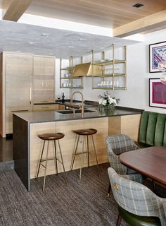 A Condo Purchased on a Whim Captures the Heart of a New York Native - Colorado Homes & Lifestyles Mountain House Kitchen, Velvet Banquette, Stone Tile Flooring, Brown Photo, Buying A Condo, Photography Interior Design, Read Story, Photography Interior, Luxe Design