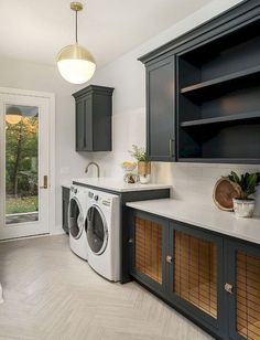 68  Stunning DIY Laundry Room Storage Shelves Ideas - Page 60 of 70 Rustic Farmhouse Laundry Room, Diy Laundry Room Storage, Farmhouse Laundry Room Ideas, Modern Farmhouse Laundry Room, Laundry Room Storage Shelves, Modern Farmhouse Living Room Decor, Small Laundry Room Organization, Room Storage Diy, Basement Laundry Room