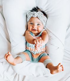 Vom Avea Un Copil, Baby Top Knot, Handmade Baby Headbands, Knotted Baby Headband, Top Knot Headband, Foto Baby, Toddler Headbands, Happy Baby