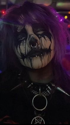 Corpse Clown Makeup, Clown Alt Makeup, Haunt Makeup Ideas, Haunted House Clown Makeup, Black Upper Lip Makeup, Emo Face Paint, Alt Clown Outfit, 2020 Alt Makeup Cringe, Goth Alt Makeup