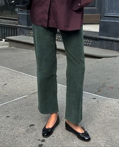 Nyc Streets, Minimalistic Outfits, Outfit Inspiration Women, She Is Clothed, Style Steal, Shetland Wool, Fall Winter Wardrobe, Classic Wardrobe, Workout Accessories