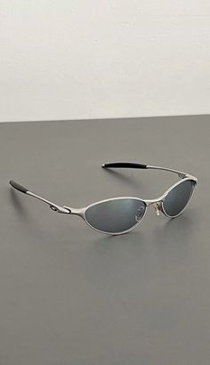 Wire Sunglasses, Oakley Eyewear, Pocket Full Of Sunshine, Fashion Eye Glasses, Mens Outfit Inspiration, Eyewear Design, Jewelry Inspo