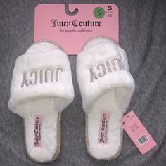 Size S (5-6) Juicy Couture Slippers Color:Cream Juicy Couture Slides, Juicy Couture Slippers, Ayesha Erotica, Juicy Couture Shoes, Pretty Shoes Sneakers, Cute Slippers, Couture Shoes